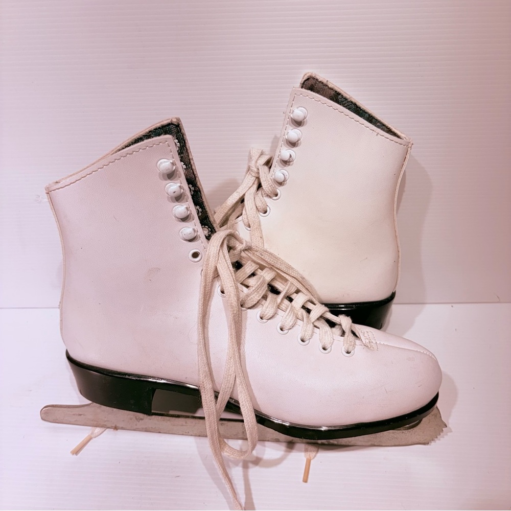 LANGE Classic Women's Figure Skates - Size 8